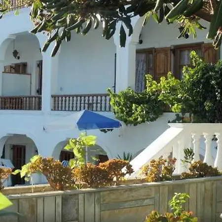 Armonia 3* Kamari (Santorini)